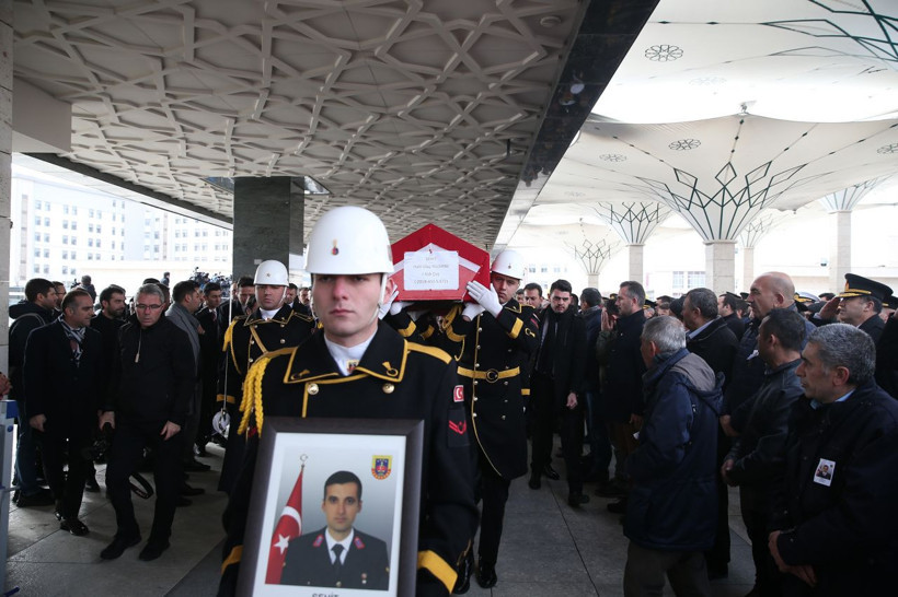 Şehit Jandarma Astsubay Çavuş Halil Ulaş Yıldırım son yolculuğuna uğurlandı - Resim: 1