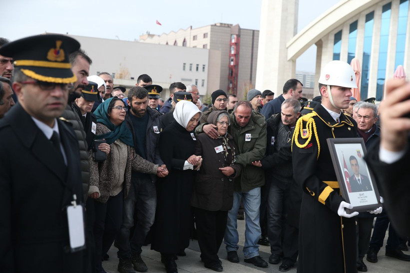 Şehit Jandarma Astsubay Çavuş Halil Ulaş Yıldırım son yolculuğuna uğurlandı - Resim: 4