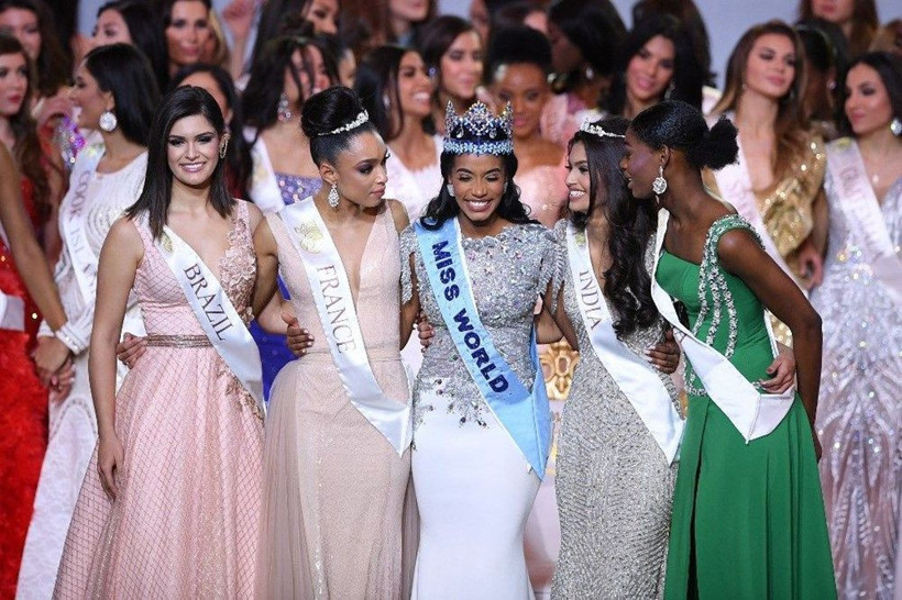 Miss World 2019 tacını kaybetti herkesi şoke eden dansını yapıp tebrik etti - Resim: 1