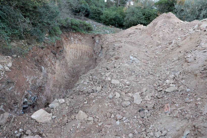 Büyükada'da merak uyandıran iki dev çukur - Resim: 4