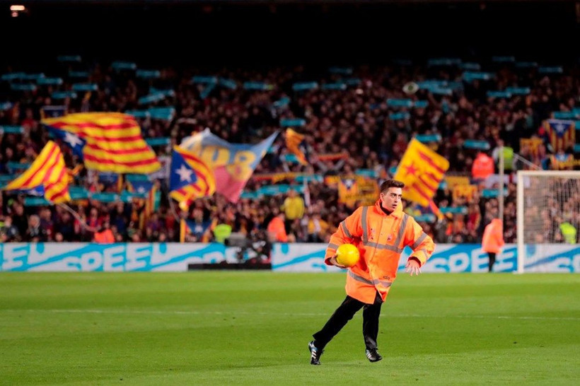 El Clasico'da sahada futbol sokakta arbede - Resim: 3