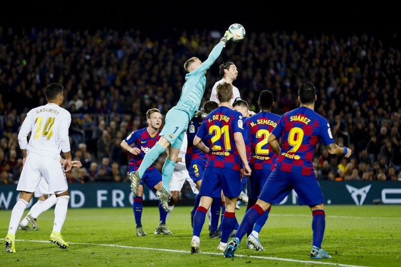 El Clasico'da sahada futbol sokakta arbede - Resim: 2