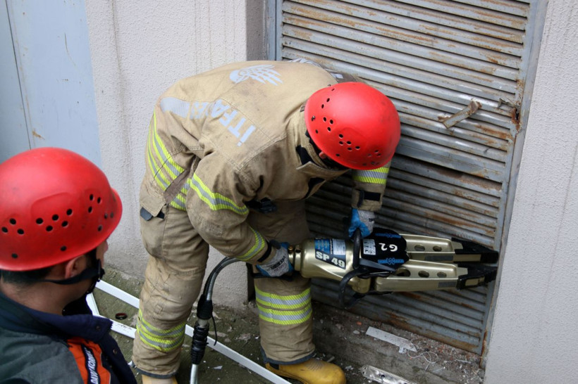 İstanbul Şişli'de trafo binasında mahsur kaldığını iddia eden kişi gözaltına alındı - Resim: 2