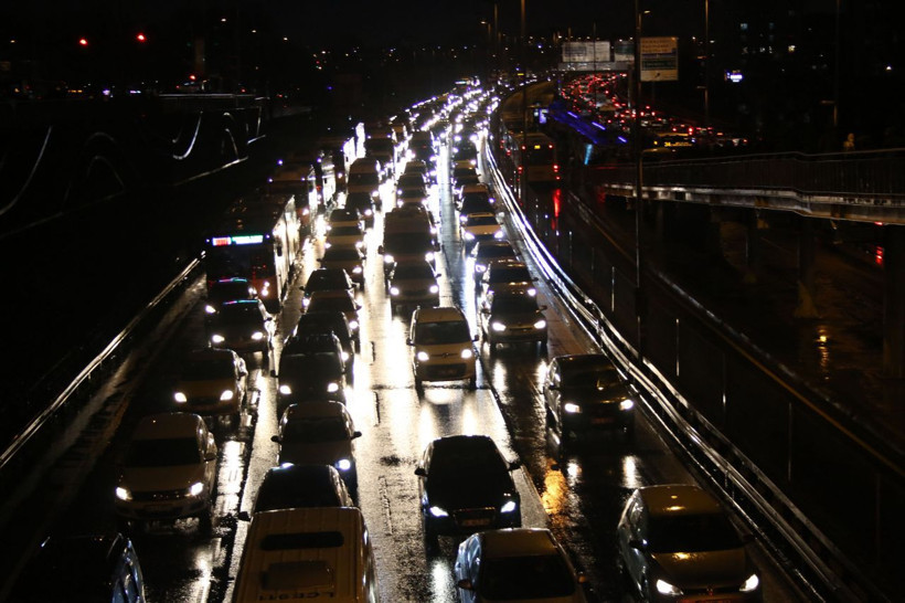 İstanbul'da trafik yoğunluğu yüzde 80'e ulaştı - Resim: 1