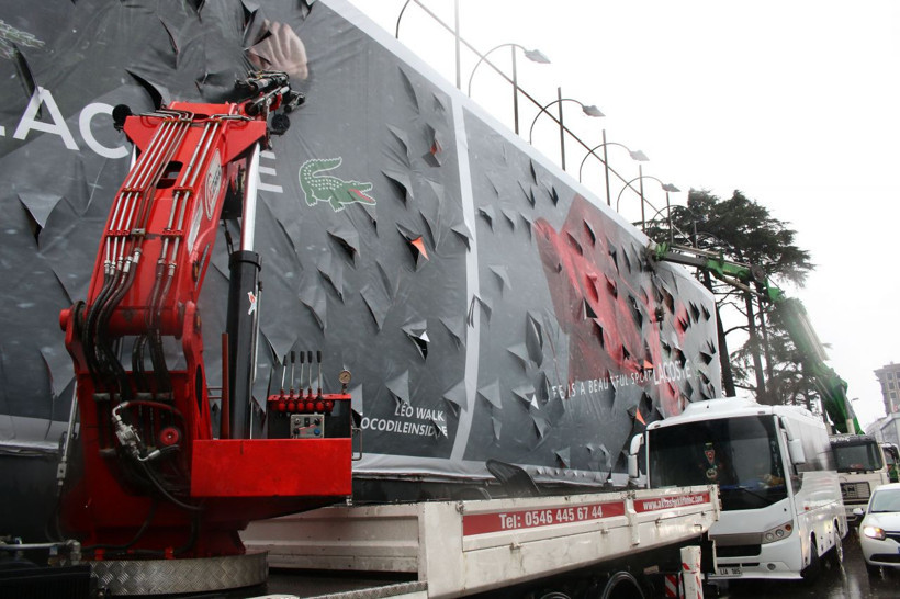 İstanbul Şişli'de reklam panosundan kopan parça kafasına düşen kişi öldü - Resim: 2