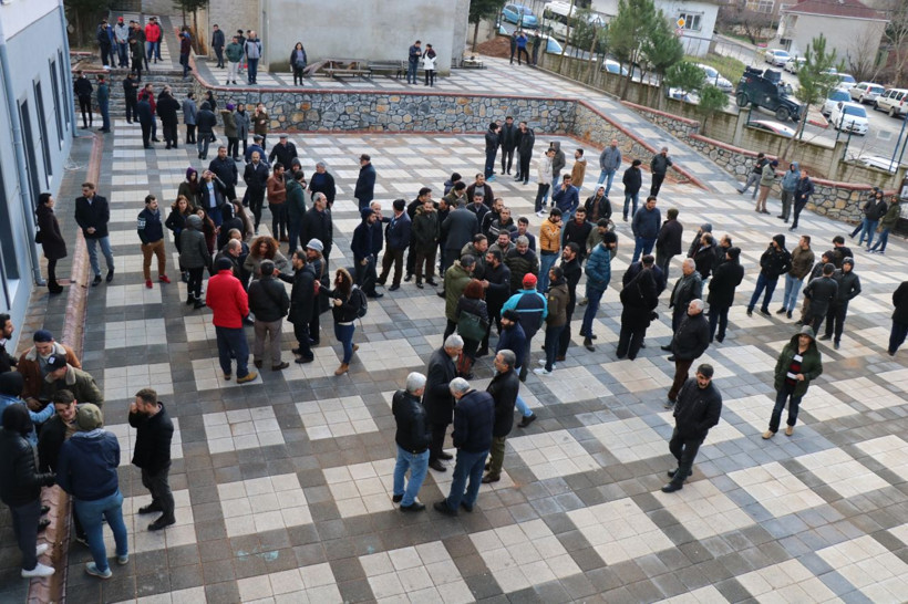 İstanbul Sultanbeyli'de cemevinin camları kırılıp bağış kutusundan para çalındı - Resim: 2