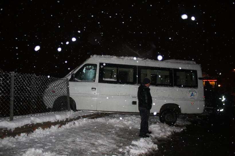 Tokat'ta seyir halindeki minibüsün sürücüsü kalp krizi geçirip öldü - Resim: 1