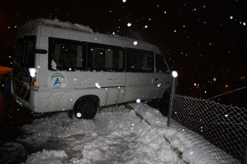 Tokat'ta seyir halindeki minibüsün sürücüsü kalp krizi geçirip öldü - Resim: 2
