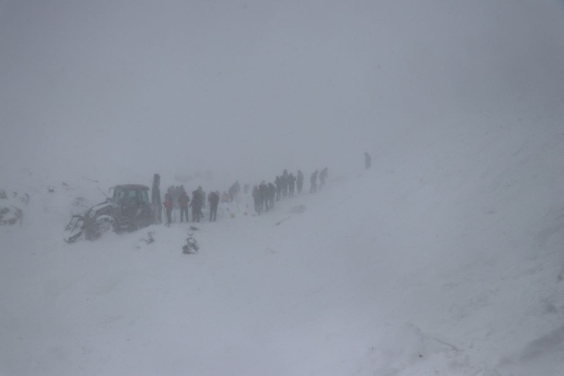 Van Bahçesaray'daki çığ faciasının şok görüntüleri! Şehitler de var - Resim: 1