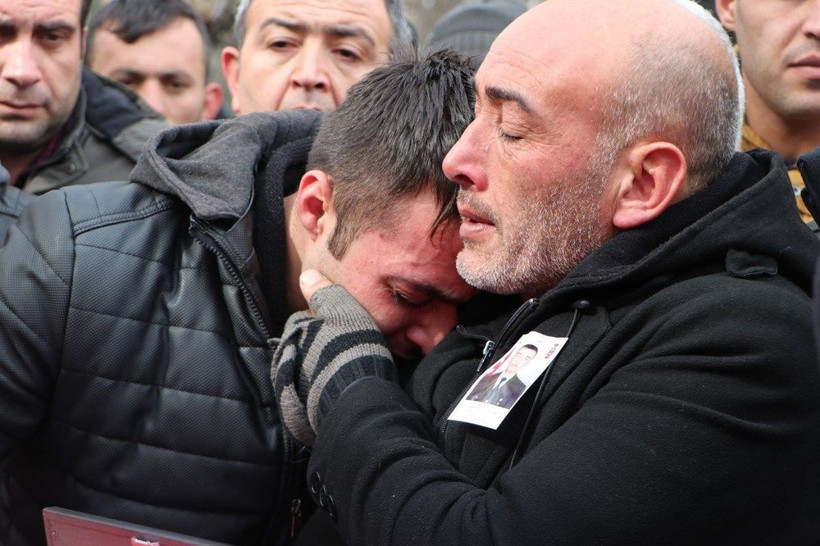 Türkiye İdlib şehitlerini uğurladı! Kahraman 5 askerimize memleketlerinde gözü yaşlı veda - Resim: 2