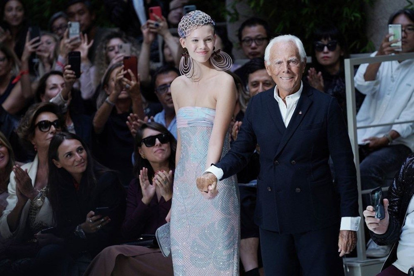 Koronavirüs Armani'yi de vurdu defile boş salonda yapıldı - Resim: 1