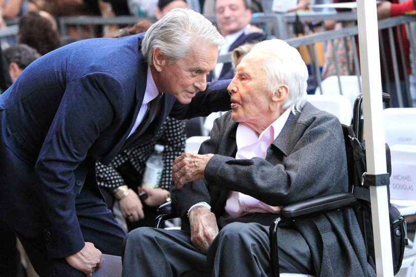 Kirk Douglas'ın milyon dolarlık serveti ne olacak? Oğullarına bırakmadı - Resim: 3