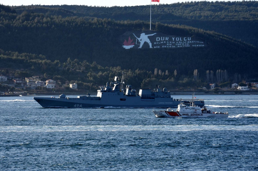 Rus savaş gemileri peş peşe Çanakkale Boğazı'ndan geçti - Resim: 4