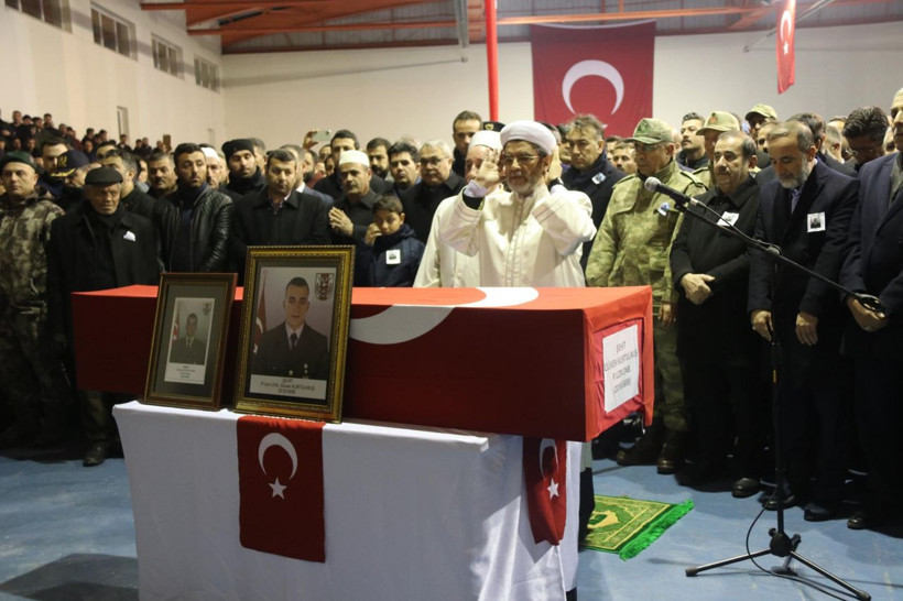 İdlib kahramanlarına veda ettik! Şehit askerlerimiz sonsuzluğa uğurlandı - Resim: 3