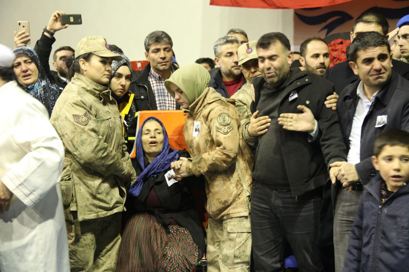 İdlib kahramanlarına veda ettik! Şehit askerlerimiz sonsuzluğa uğurlandı - Resim: 4