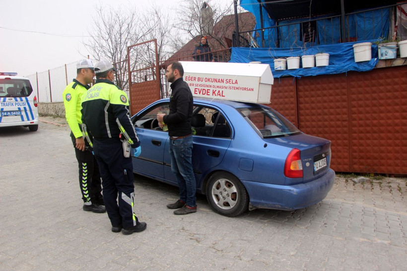 Bolu'da tabutu aracına bağladı sela dinletti yazıyı görenler şaştı kaldı - Resim: 3