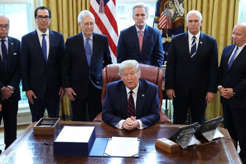 Trump'dan koronavirüs ile mücadelede 100 günde 100 bin solunum cihazı üretme emri - Resim: 3