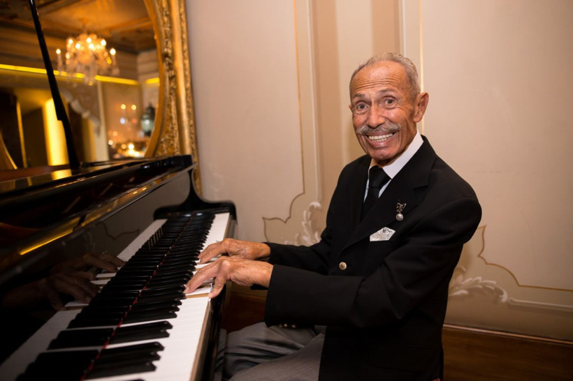 93 yaşındaki ünlü sanatçı İlham Gencer emekli maaşını çekmek için sokağa çıktı! - Resim: 4