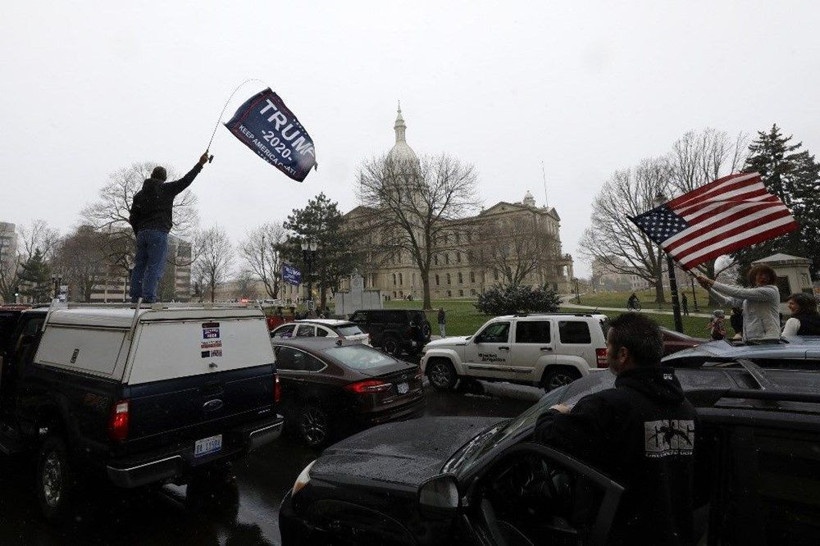 Bu da oldu! ABD'de koronavirüse karşı silahlanıp gösteri yaptılar - Resim: 2