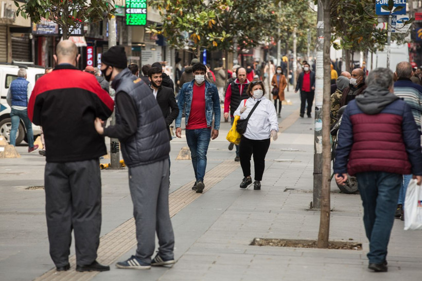 Yasak bitti İstanbul sokakları doldu taştı! - Resim: 1