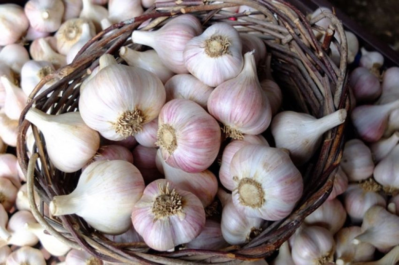 Sarmısak ve soğanı sakın buzdolabına koymayın! Dolapta bozulan yiyecekler - Resim: 1