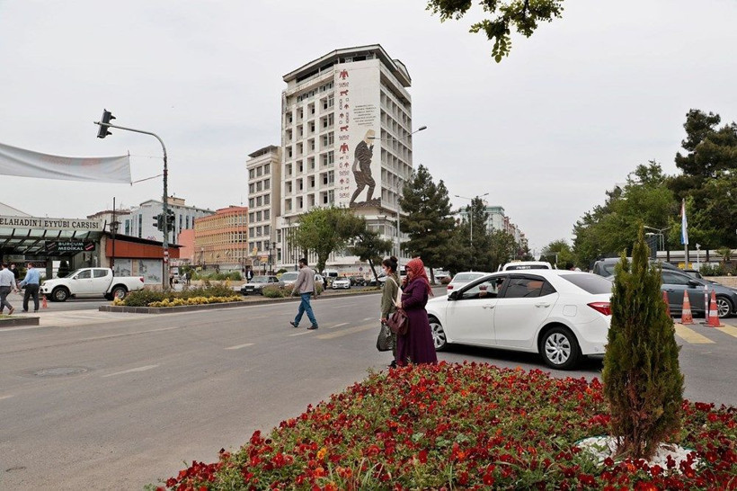 Diyarbakır'da Güneydoğu'nun gökdeleni olarak bilinen bina için yıkım kararı - Resim: 2