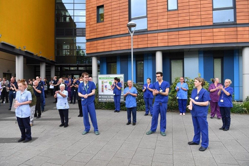 Birleşik Krallık'ta karantina iki hafta önce uygulansaydı 30 bin hayat kurtulabilirdi - Resim: 1