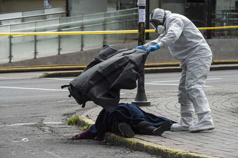 Koronavirüs şüphelisi bir kadın yol ortasında öldü - Resim: 4
