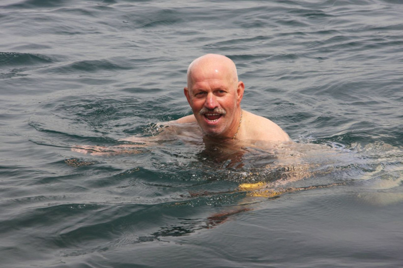 İstanbul'da 65 yaş üstü vatandaşlar denize koştu izin günü manzarası - Resim: 1