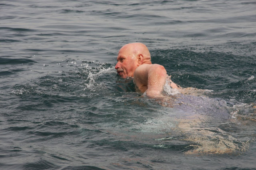 İstanbul'da 65 yaş üstü vatandaşlar denize koştu izin günü manzarası - Resim: 2