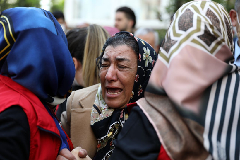 Şehit polis Erman Özcan son yolculuğuna uğurlandı eşi gözyaşlarına boğuldu - Resim: 2