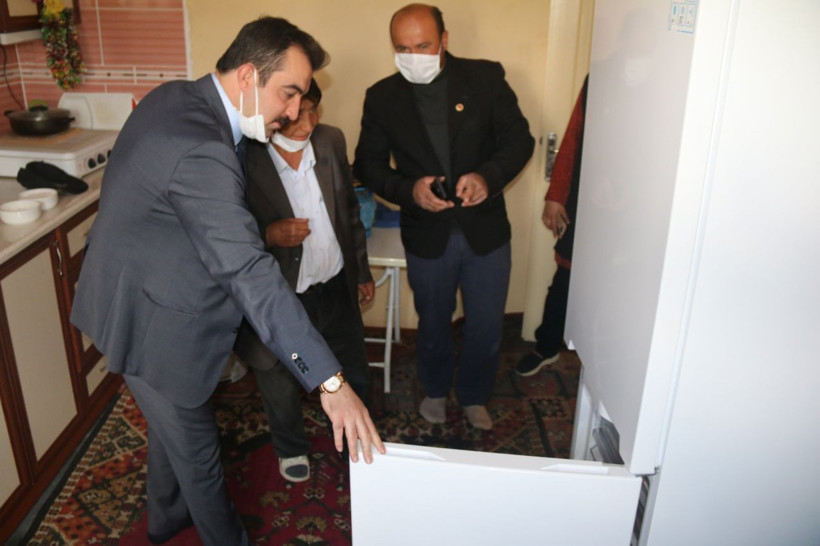 Sivas'ta 57 yıldır erkek kıyafeti giyen köylü kadın traş da oluyor - Resim: 3