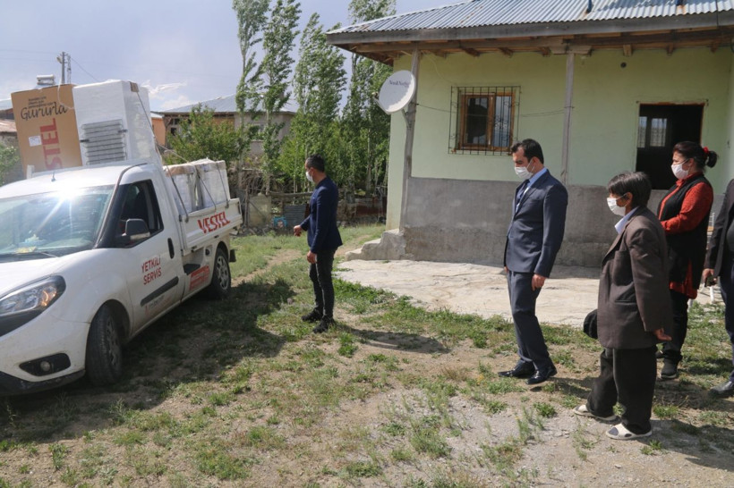 Sivas'ta 57 yıldır erkek kıyafeti giyen köylü kadın traş da oluyor - Resim: 4