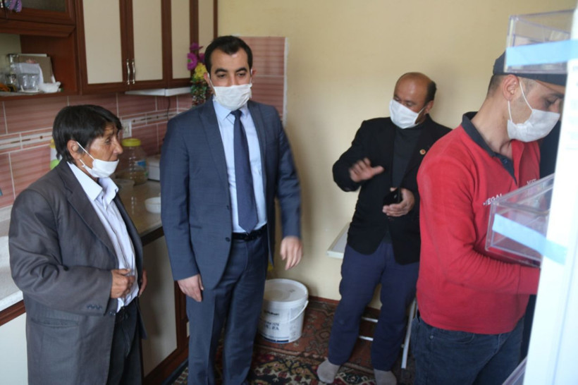 Sivas'ta 57 yıldır erkek kıyafeti giyen köylü kadın traş da oluyor - Resim: 2