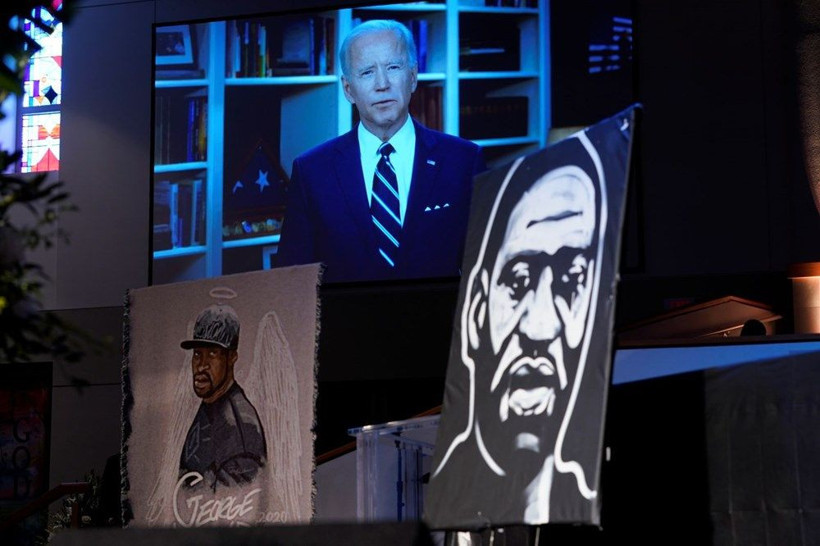 ABD'de polis tarafından öldürülen George Floyd toprağa verildi tabuttaki detay bomba - Resim: 4