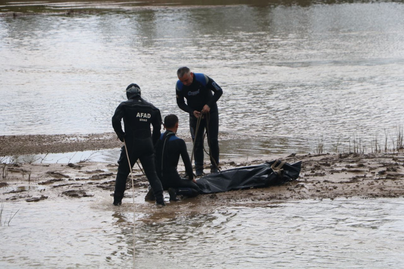 Sivas'ta Kızılırmak'tan cesetler çıktı! 4 kişiyi aldı 3 kişiyi verdi - Resim: 2