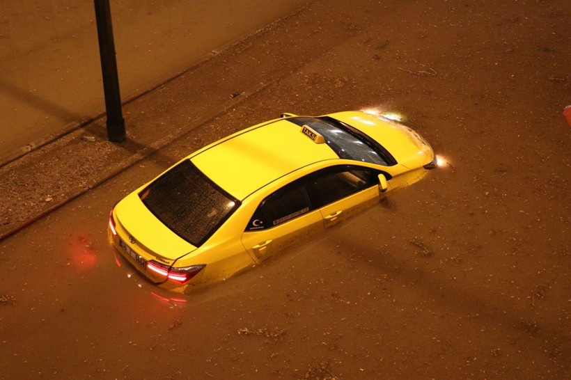 Ankara'da sağanak yağış hayatı felç etti - Resim: 2