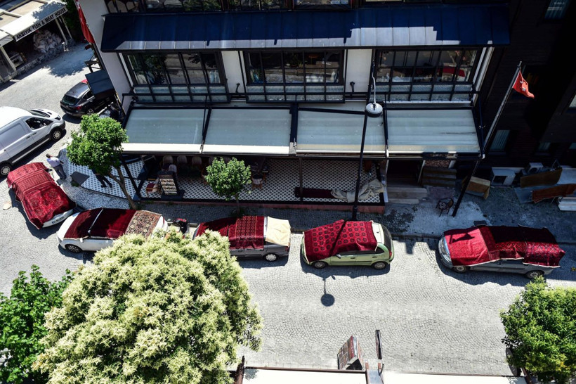 Turist gelmedi halılar depoda nemlendi! Sultanahmet halı tarlasına döndü - Resim: 1