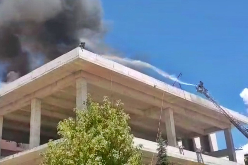 Tunceli'de inşaat halindeki binada çıkan yangında mahsur kalan 2 işçi son anda kurtarıldı - Resim: 3