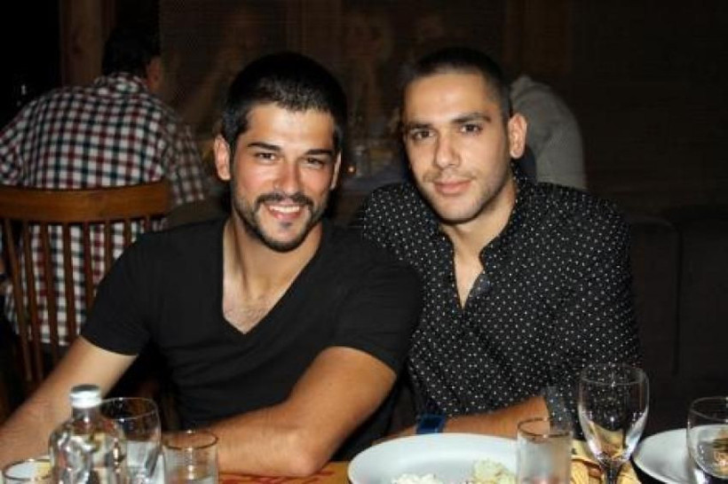 Neslihan Atagül ile dizi için öpüşen Burak Özçivit'e Kadir Doğulu'dan olay sözler - Resim: 1