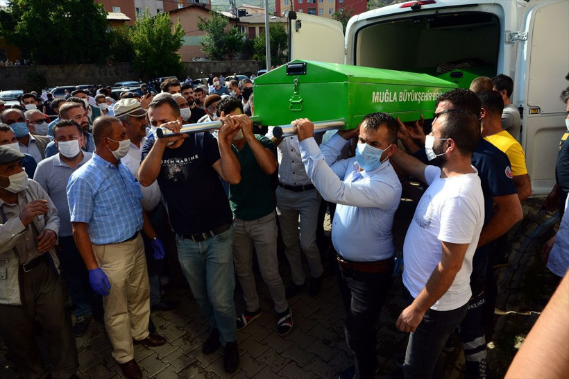 Muğla'da öldürülen Pınar Gültekin'in cenazesi Bitlis'te defnedildi - Resim: 4