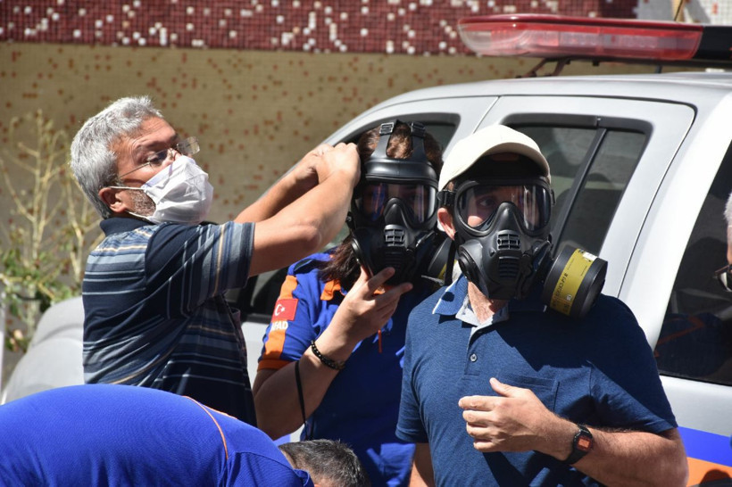 Sivas'taki bir apartmanda temizlik malzemesi kokusu paniğe yol açtı - Resim: 3