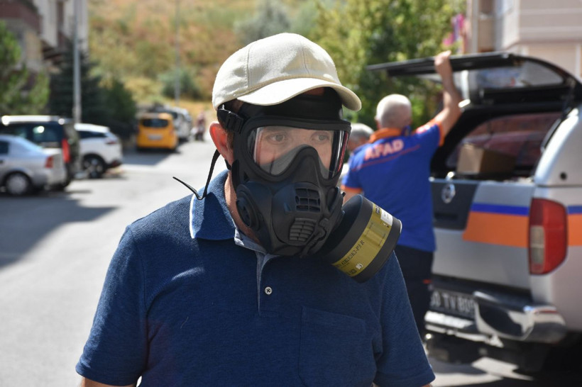 Sivas'taki bir apartmanda temizlik malzemesi kokusu paniğe yol açtı - Resim: 4