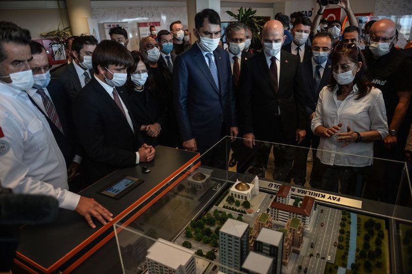 Süleyman Soylu ve Murat Kurum depremi yaşadı bakanların zor anları görüntülendi - Resim: 3