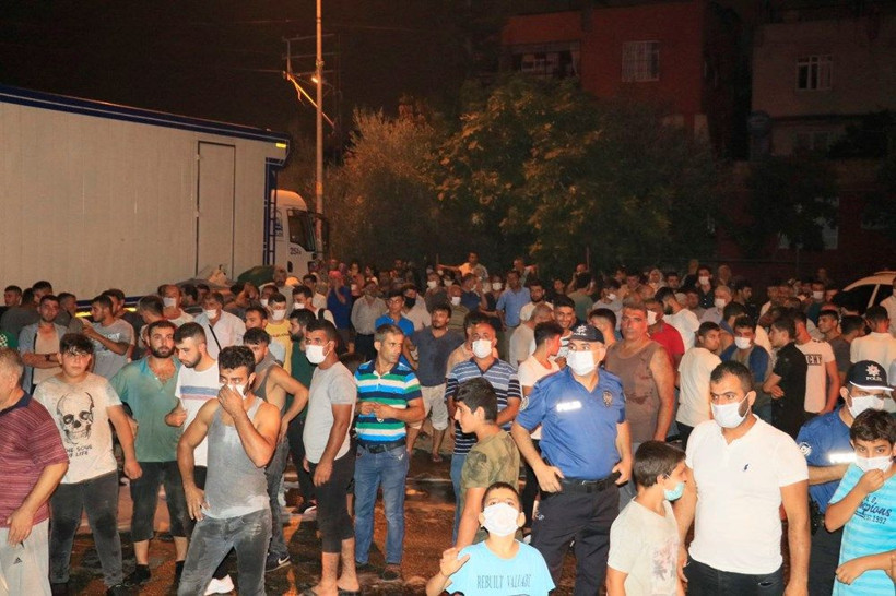 Adana'da bu kadar da olmaz dedirten olay! Seyirci gibi izlediler - Resim: 2