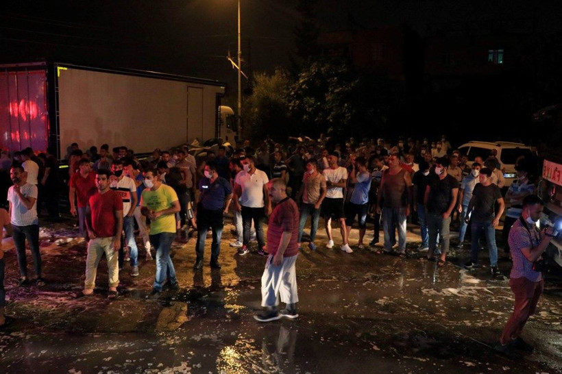 Adana'da bu kadar da olmaz dedirten olay! Seyirci gibi izlediler - Resim: 4