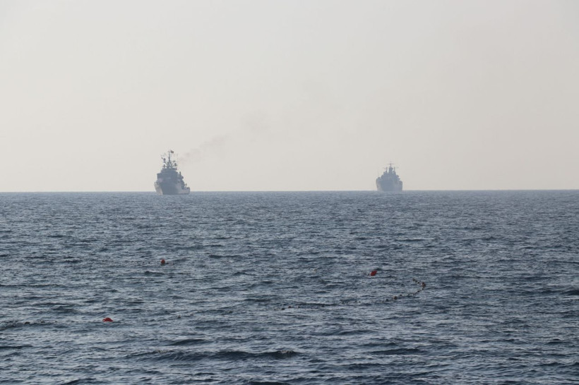 KKTC'de askeri gemiler halkı selamladı - Resim: 1