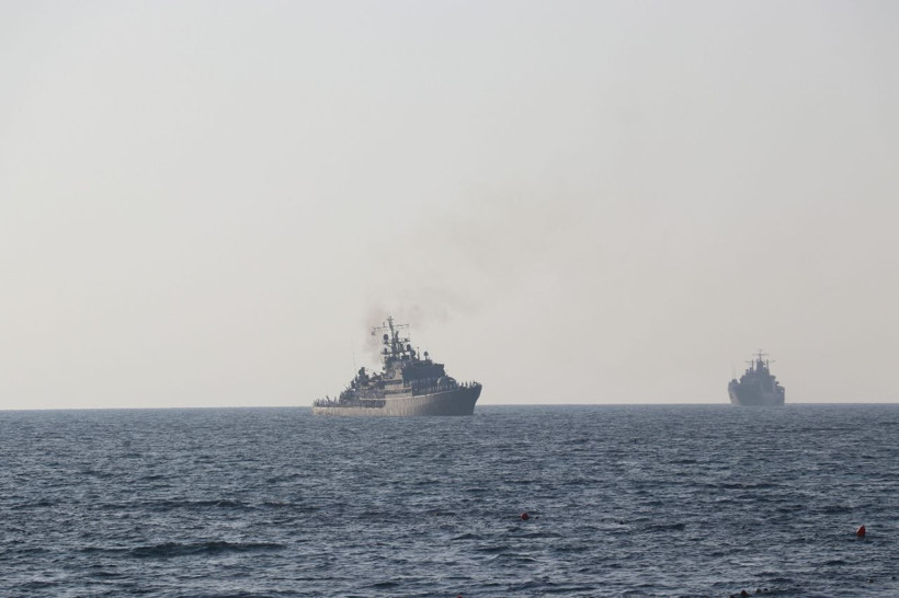 KKTC'de askeri gemiler halkı selamladı - Resim: 2