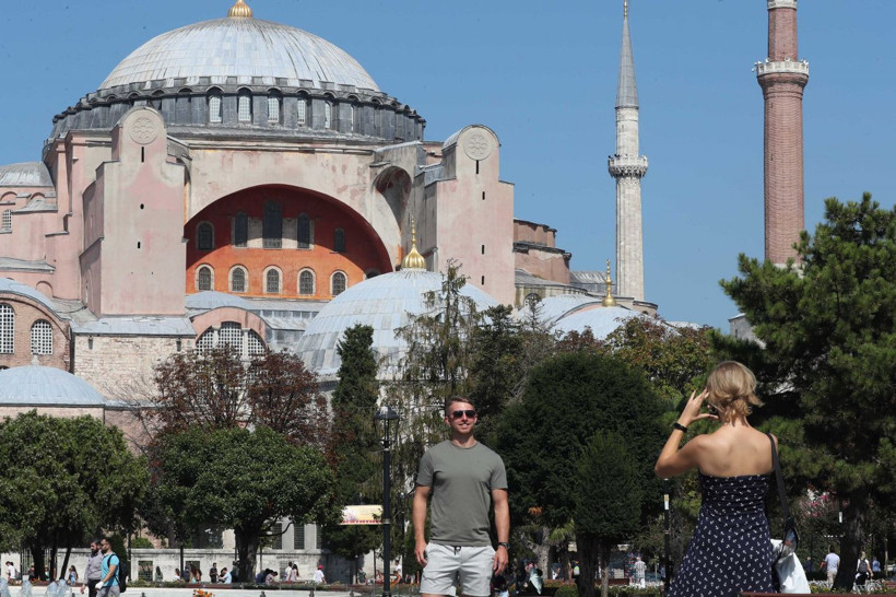 İstanbul'da turistler bile koronavirüs önlemlerini takmıyor - Resim: 2