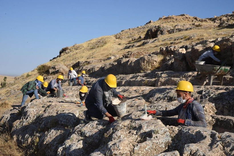 Diyarbakır'da ölüler şehri gün yüzüne çıkıyor! 3 kişilik mezarlar var - Resim: 3